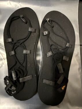 Teva size 9